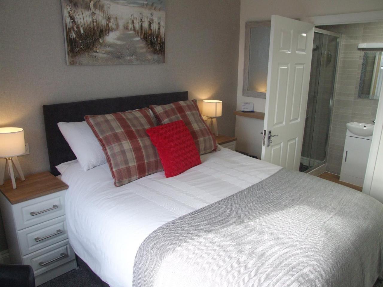 Coach Guest House Tenby Exterior foto