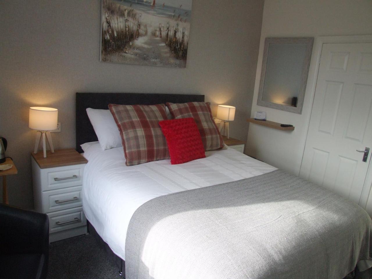 Coach Guest House Tenby Exterior foto