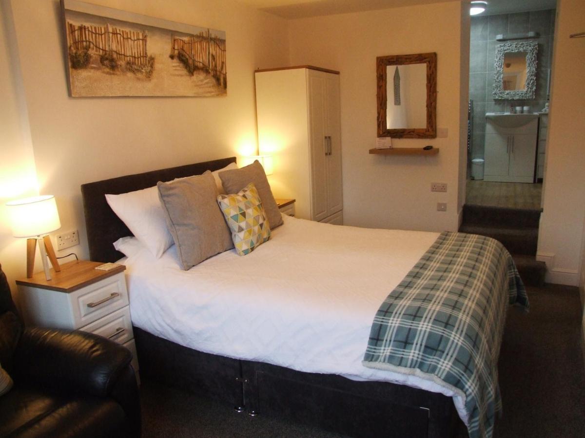 Coach Guest House Tenby Exterior foto