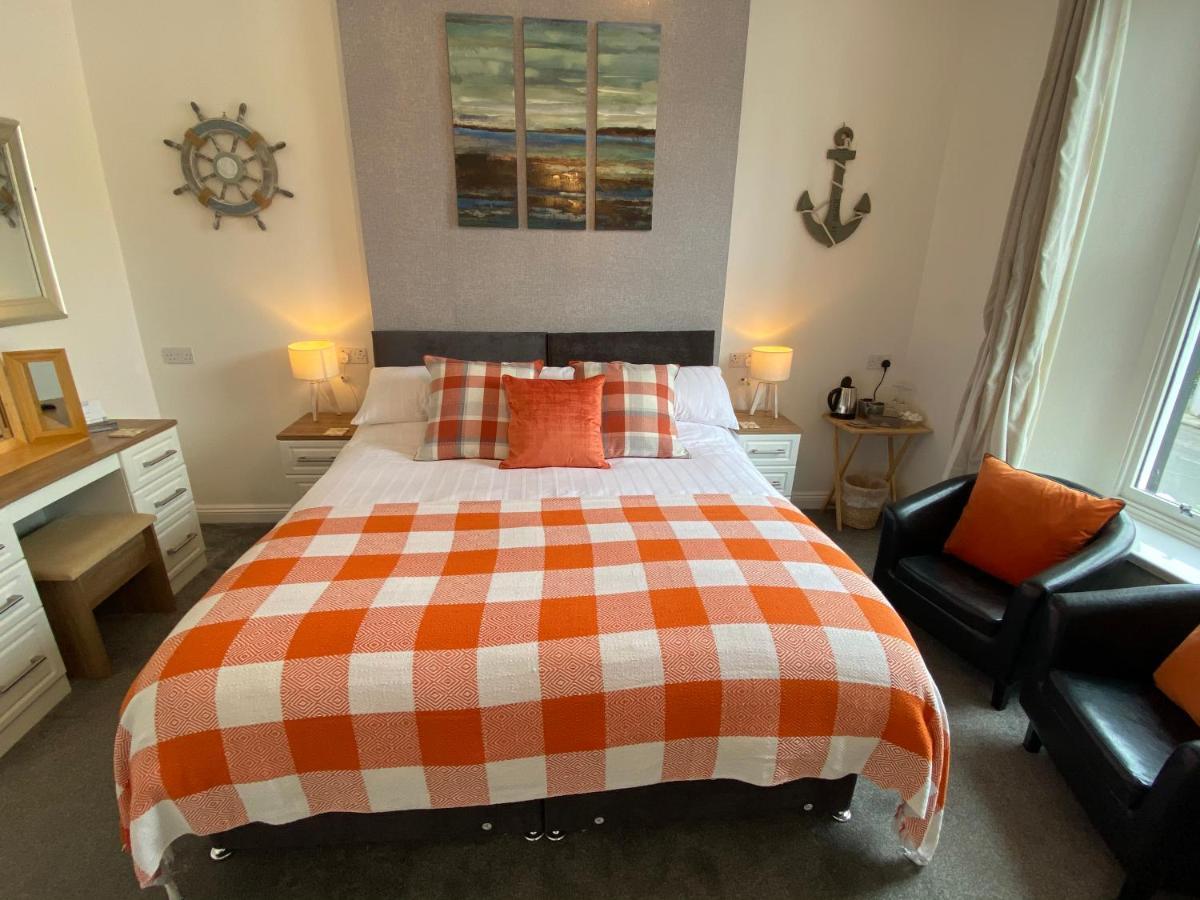 Coach Guest House Tenby Exterior foto