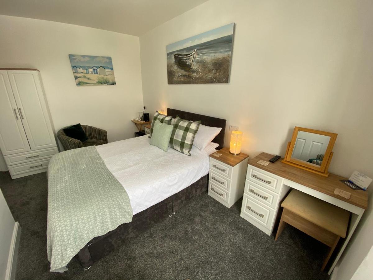 Coach Guest House Tenby Exterior foto