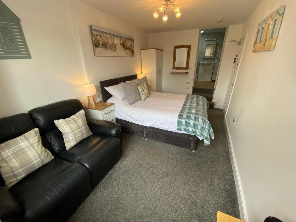 Coach Guest House Tenby Exterior foto