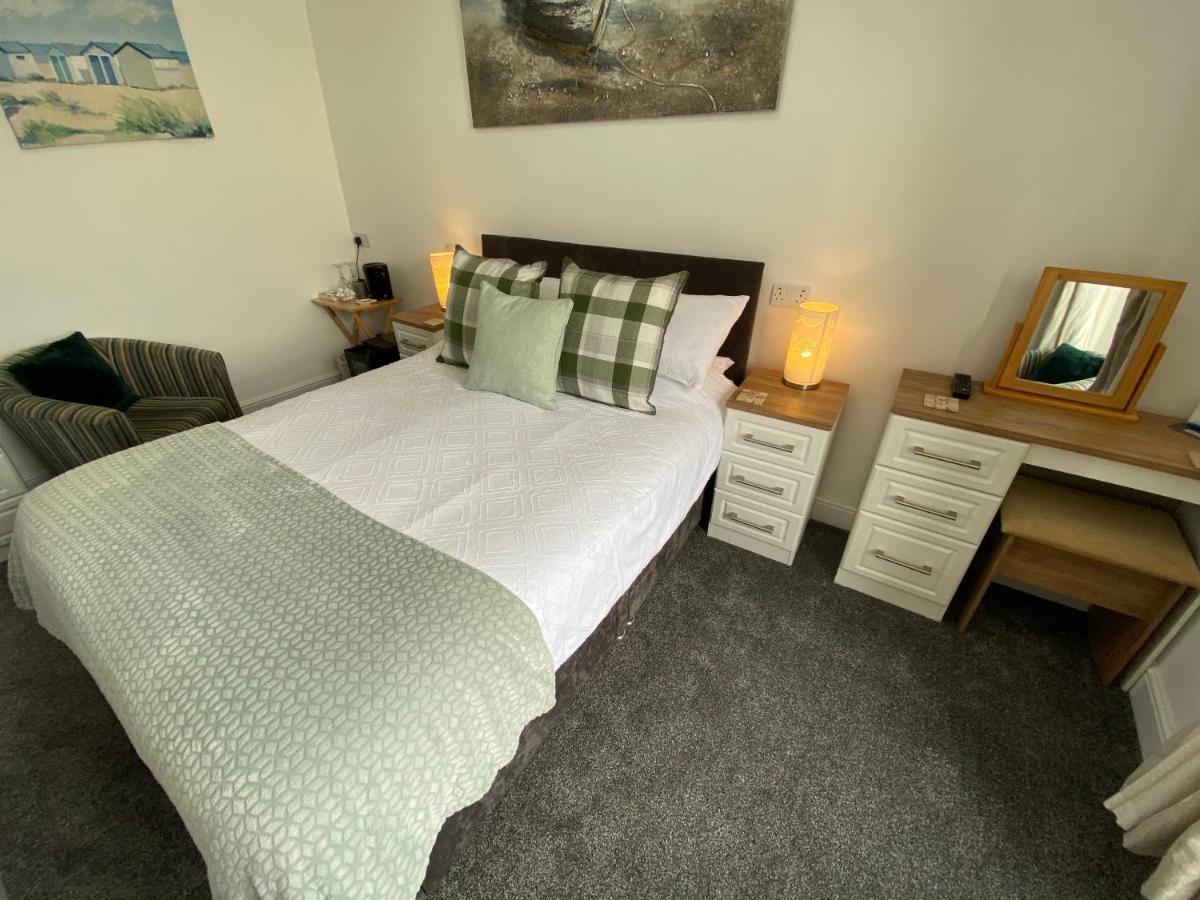 Coach Guest House Tenby Exterior foto